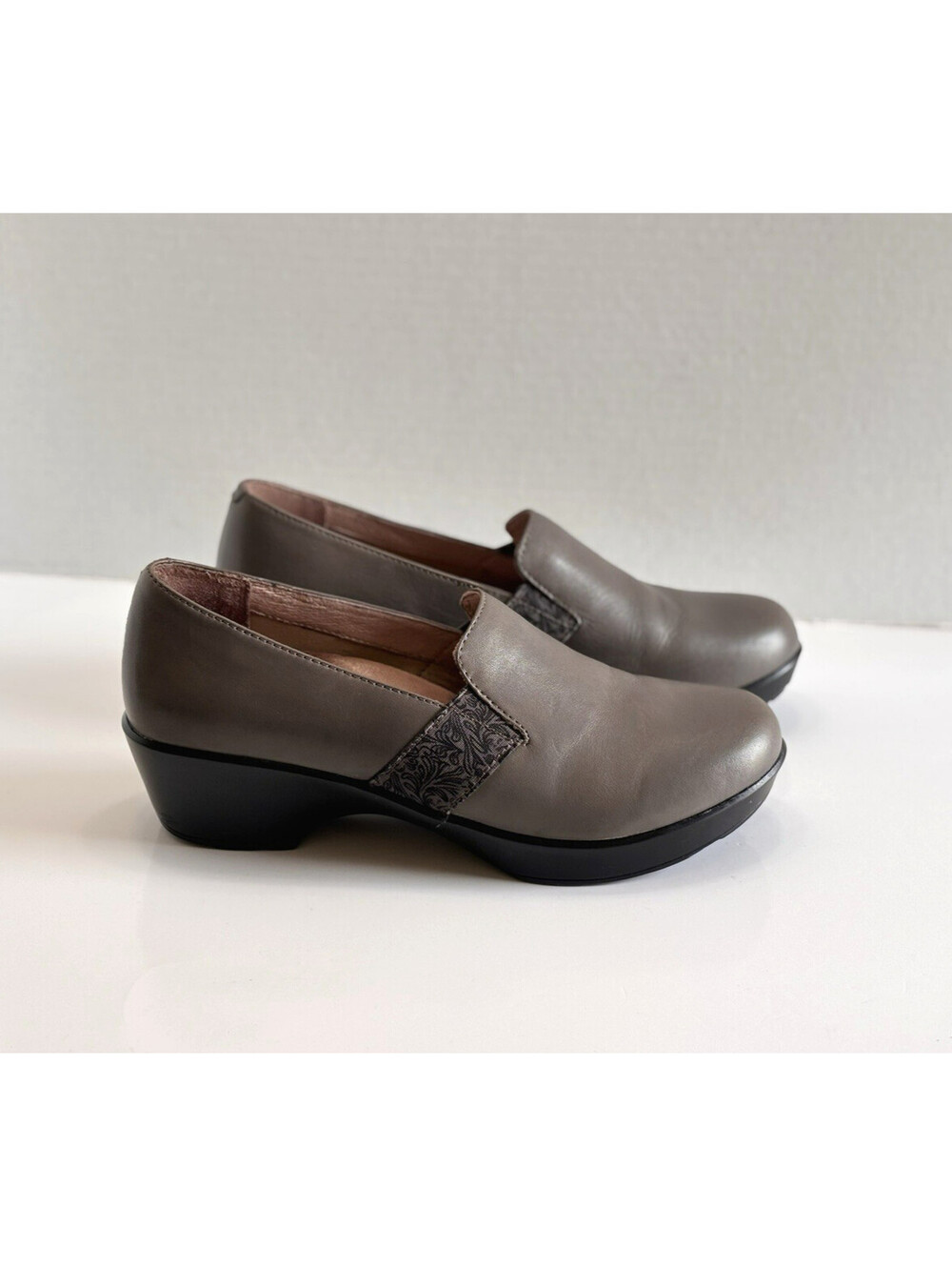Dansko Jessica Women's Gray Leather Slip On Clogs Comfort Shoes Size 39/ US 8.5 - Picture 2 of 16